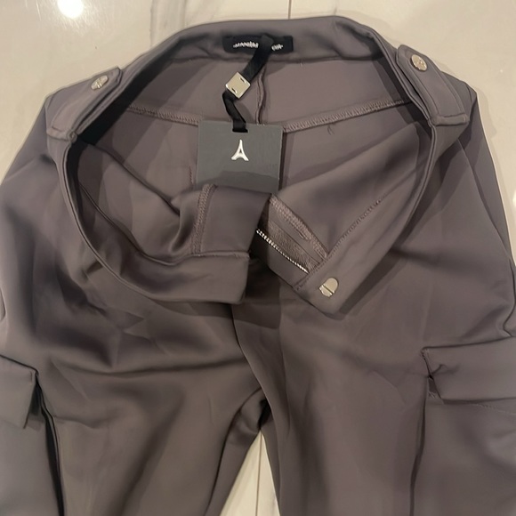 MANIERE DE VOIR Neoprene Cargo Fit Flare Leggings - Picture 7 of 9